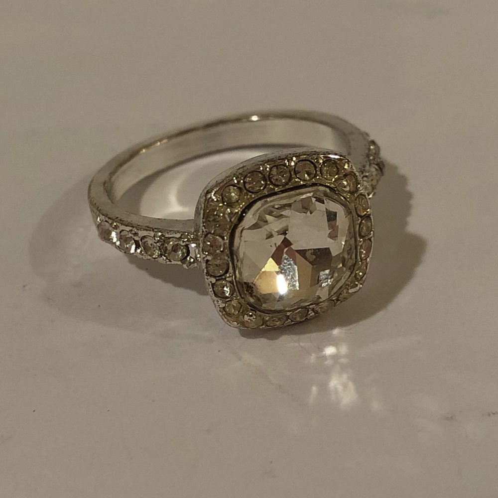 Elegant Silver Crystal Ring